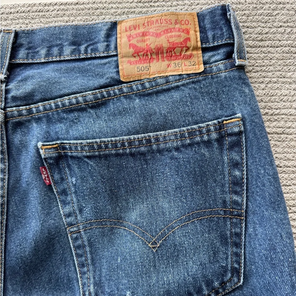 Levi’s 505 Medium Blue Straight Leg Men’s Jeans Size 36 x 32